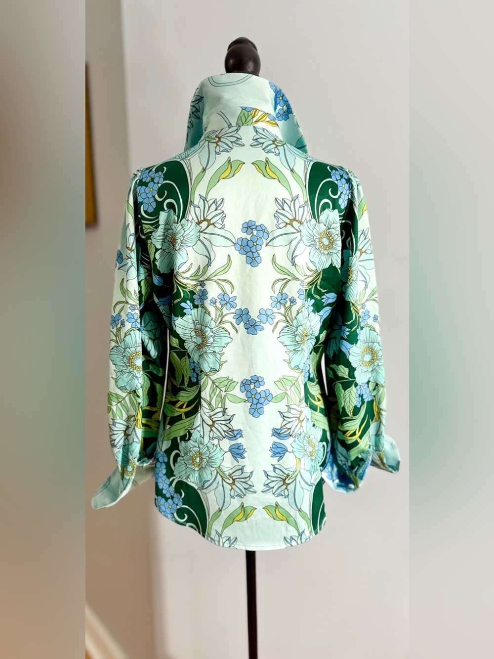 Boston Proper Blue Floral Button Front Blouse Size Small Stretch Long Sleeve Top - Picture 2 of 6